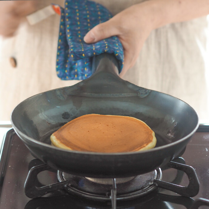 【公式】山田工業所　鉄打出【丸柄フライパン】 （1.6mm） 22cm 空焚き済み