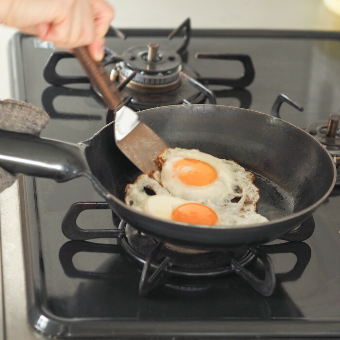 【公式】山田工業所　鉄打出【丸柄フライパン】 （1.6mm） 22cm 空焚き済み