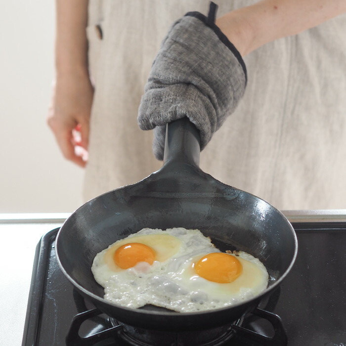 【公式】山田工業所　鉄打出【丸柄フライパン】 （2.3mm） 22cm 空焚き済み