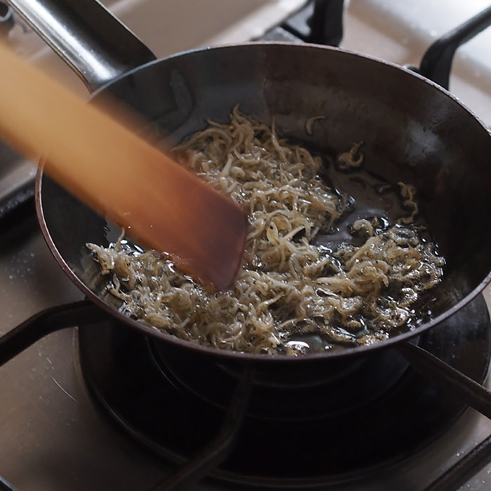 【いろはに千鳥でご紹介！】【公式】【プロキッチンオリジナル】山田工業所　鉄打出　ちょこっとフライパン　16cm（2.3mm）　空焚き済み　/　PROKITCHEN