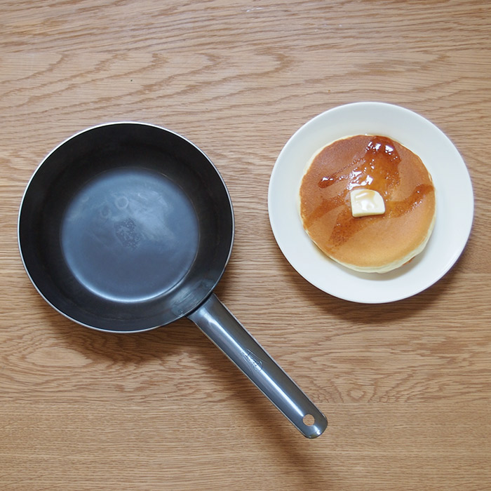 【いろはに千鳥でご紹介！】【公式】【プロキッチンオリジナル】山田工業所　鉄打出　ちょこっとフライパン　18cm（2.3mm）　空焚き済み　/　PROKITCHEN