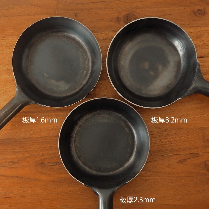 【公式】山田工業所　鉄打出【丸柄フライパン】 （2.3mm） 22cm 空焚き済み