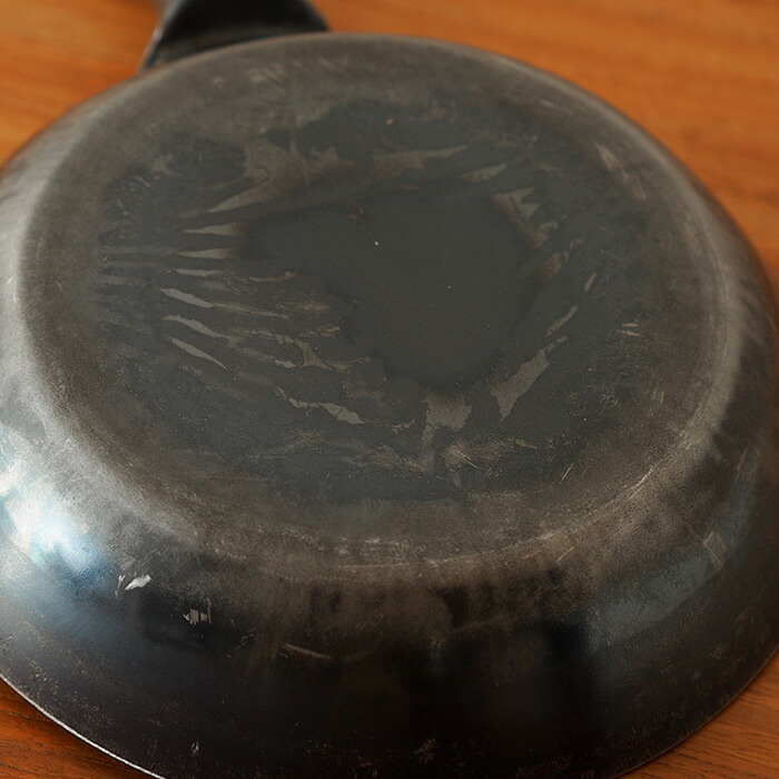 【公式】山田工業所　鉄打出【丸柄フライパン】 （2.3mm） 22cm 空焚き済み