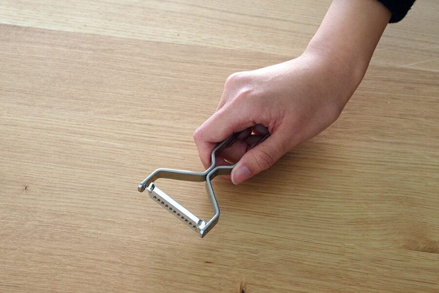 ヨシタ手工業デザイン室　千切りピーラー