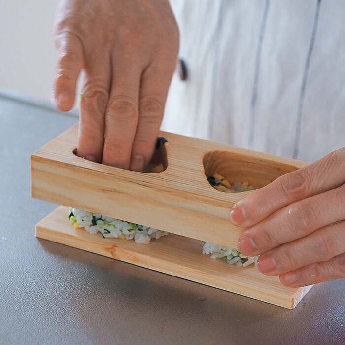 【プロキッチンオリジナル】山一　おにぎり型　ひのき　2穴　小　/　PROKITCHEN